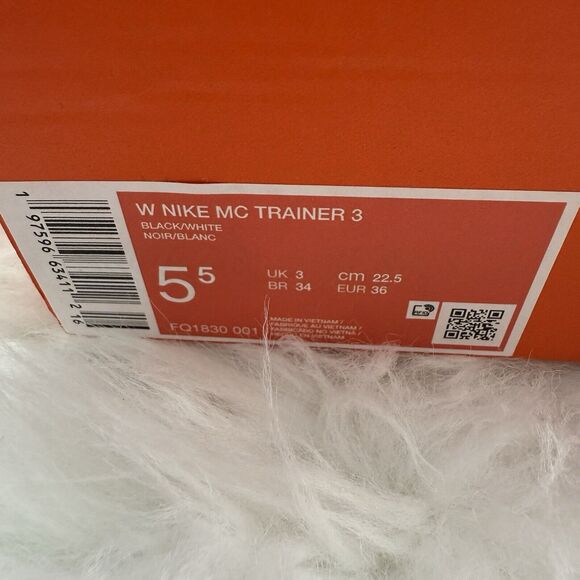 Nike Women’s MC Trainer 3 Workout Running Shoes Black/White Size 5.5 New - Picture 8 of 9